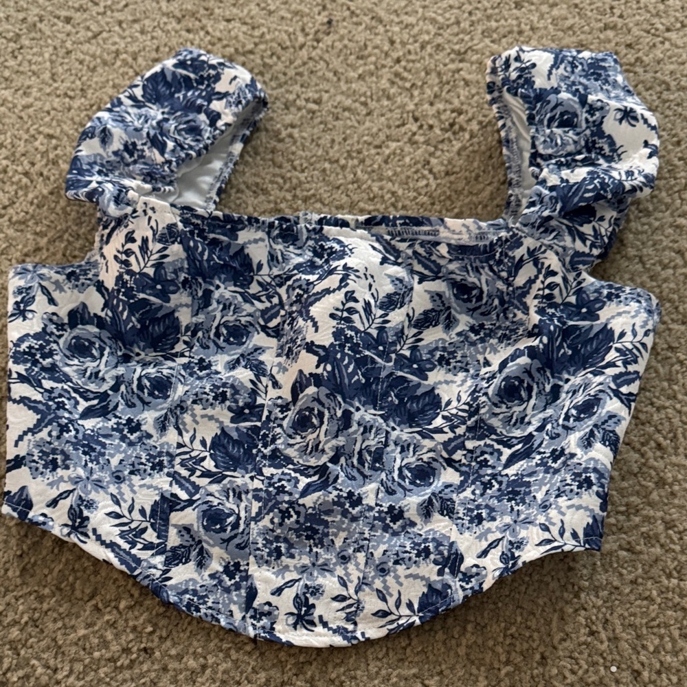 SHEIN Blue and White Floral Crop Top